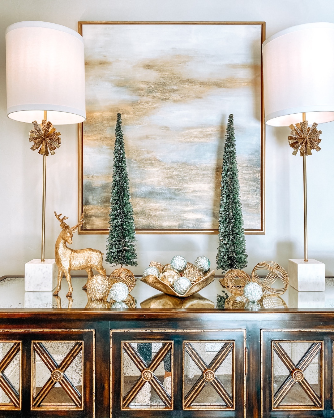 white and gold christmas decor