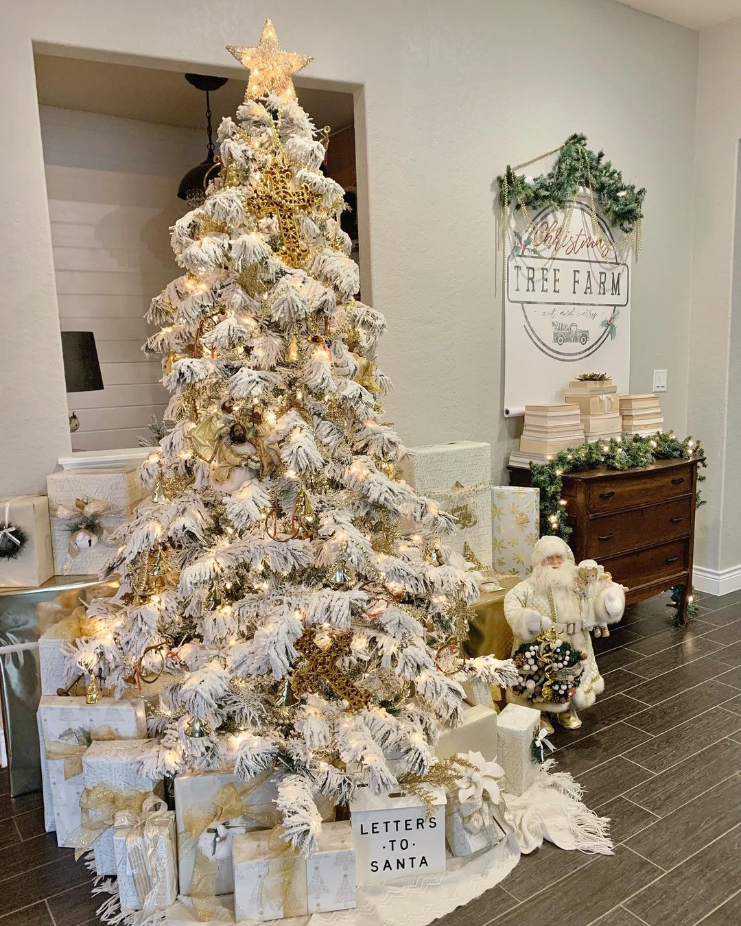 white and gold christmas decor